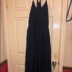 Navy dress perfect to wear as a guest to a wedding